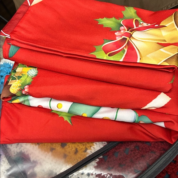 Folkulture Green and Red Bedding Set - Picture 15 of 15